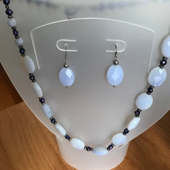 HANDMADE in USA  CHalcedony + FW Pearls   Necklace and earrings - Picture 5 of 5